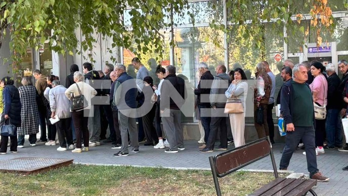 I dalje redovi za pomoć države